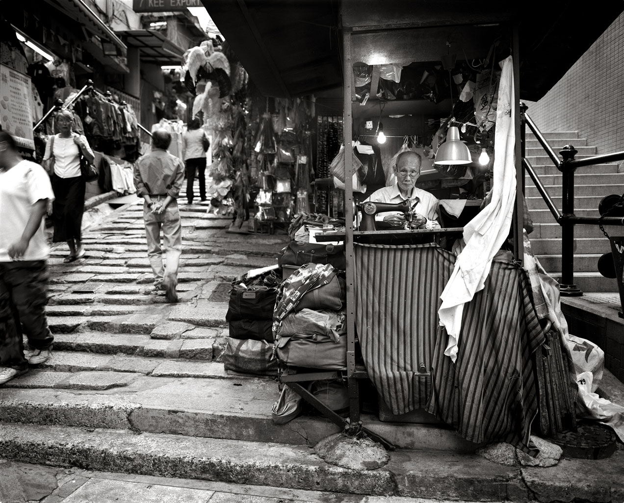 石板街周伯車衣